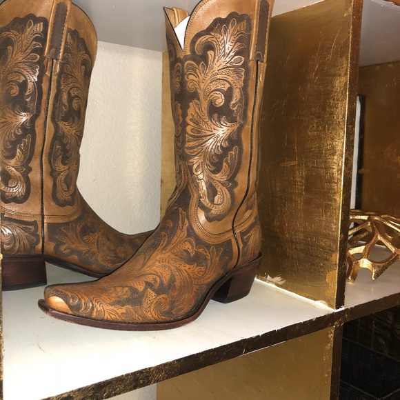 COPY - A pair of Charlie 1 Horse Cowboy boots  are size 7 not 61/2 as box says - Picture 3 of 6